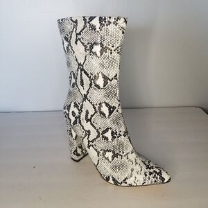 Rumbidzo ankle boots Women's size 9 new without box heels snake print